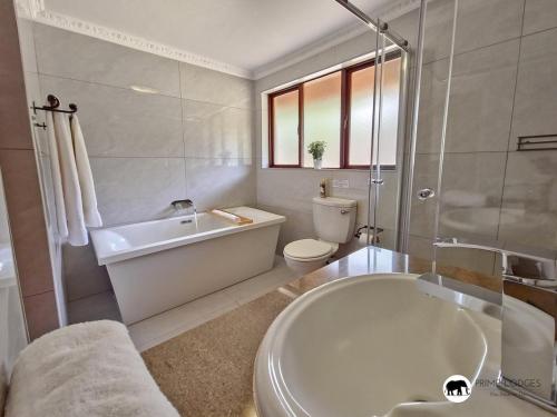 Phòng tắm tại Sarabi Lodge - Zebula