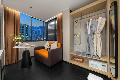 Postel nebo postele na pokoji v ubytování Moon Crescent Hotel, Quixinglou Street, Kuanzhai Alley, Chengdu