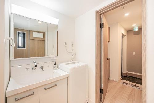 a bathroom with a sink and a washing machine at 桜の川70-41 稲荷町駅 近上野-浅草 2-8人丨 Inaricho Station, Near Ueno, Asakusa 2-8 people in Tokyo