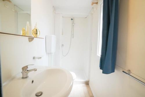 Vannituba majutusasutuses Happy Camp in Costa d'Argento Camping Village Club Capalbio