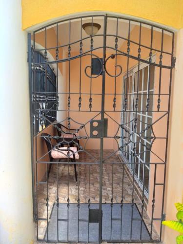 Galeri foto Hideaway Cozy Place with patio di Ocho Rios
