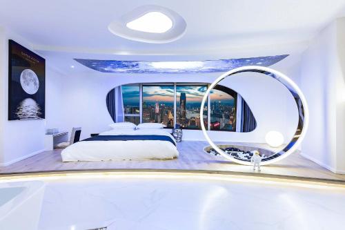 a bedroom with a bed and a bath tub at Chongqing Nanqing·World Time Hotel in Nan'an
