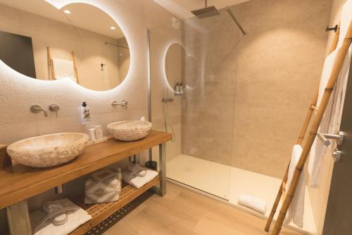 Ένα μπάνιο στο Best Western Premier A Storia Solenzara