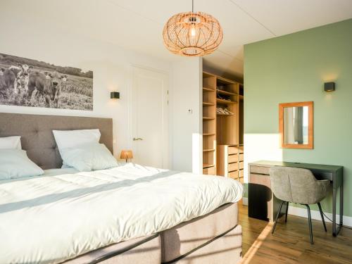 a bedroom with a bed and a desk and a chair at Polderhuys Goede Hope in Hoofdplaat