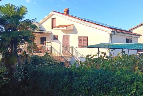 Apartments Malenica, Njivice, Croatia, 200 m from the sea