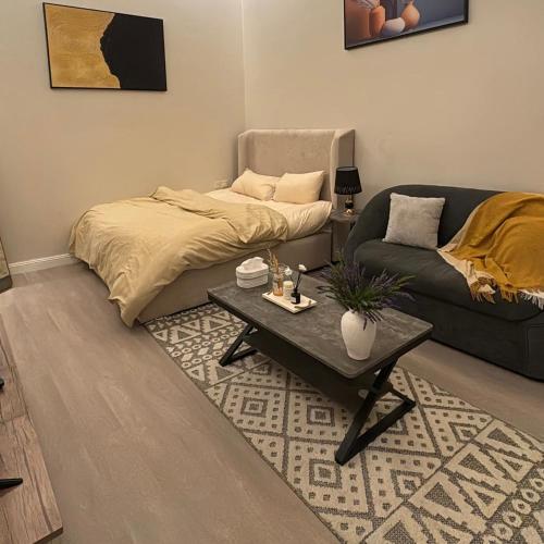 a living room with a couch and a coffee table at الزعفران in Amman