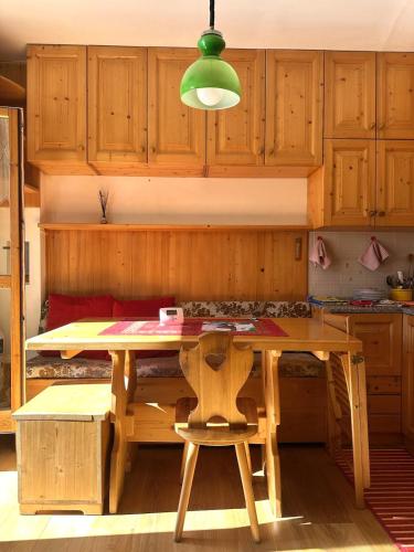 Kuchyň nebo kuchyňský kout v ubytování Alpine Breeze Lodge