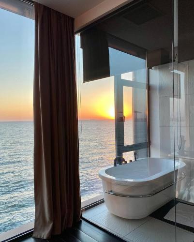 M1 Club Hotel — Sea view