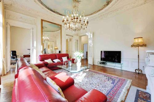 Champs Élysées : Appartement 200 m2 avec balcon
