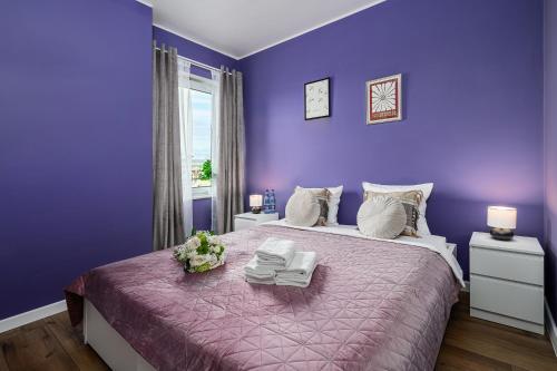 En eller flere senge i et værelse på Lumina luxury apartment with parking