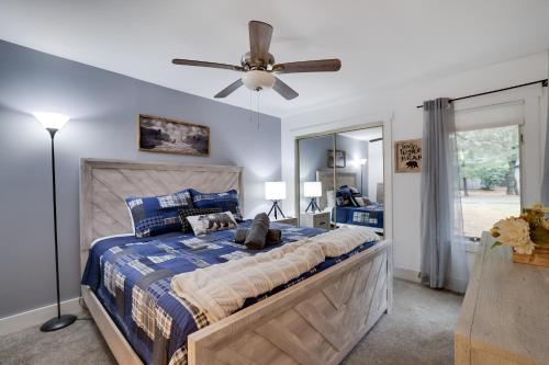 a bedroom with a bed and a ceiling fan at Cozy 2BR Townhouse with Mountain Views & BBQ in Lake Harmony