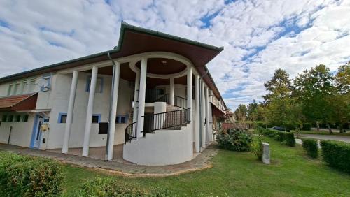 a building with a balcony on the side of it at Egri Apartman Zamárdi in Zamárdi
