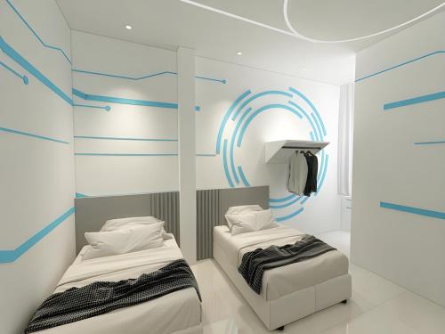 Een bed of bedden in een kamer bij One Stop Hotel Ipoh