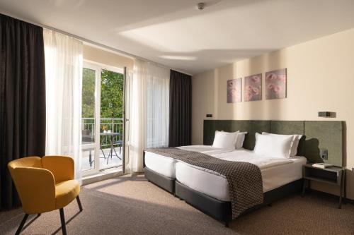Una cama o camas en una habitación de Jasmin Hotel