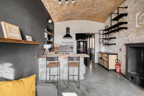 NYC-Style Industrial Apt on Navigli Milan