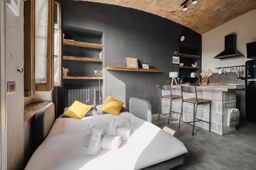 NYC-Style Industrial Apt on Navigli Milan