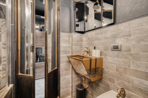 NYC-Style Industrial Apt on Navigli Milan