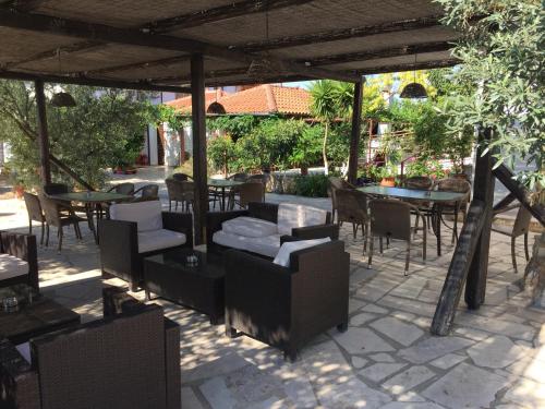 Κήπος έξω από το Hani Inn