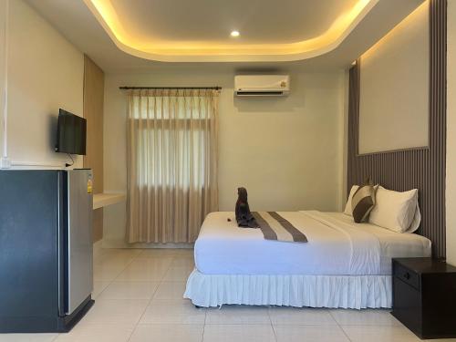 a hotel room with two beds and a television at Prukrom Lanta Guesthouse in Ko Lanta