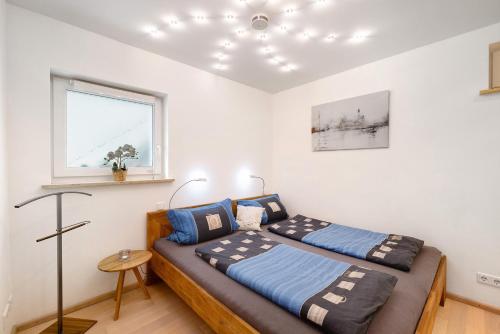 a bedroom with two beds and a window at Cathleen Bohnert in Lindau