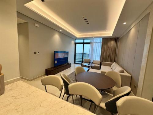 Luxury 2BR - Nobles Tower - Business Bay