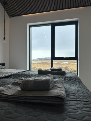 LL Properties - Aurora Lodges tesisinde bir odada yatak veya yataklar