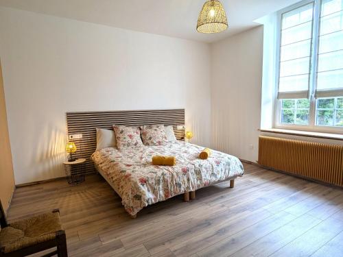 a bedroom with a bed and two windows at Gîte confortable pour 4 personnes avec jardin et terrasse près de Nancy - FR-1-584-102 in Villey-le-Sec