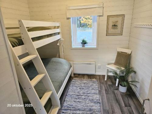 a small room with bunk beds and a window at Färjas Brygga in Söråker