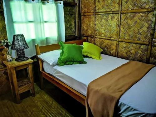 Postel nebo postele na pokoji v ubytování Nanay Santa's Garden Beach Resort