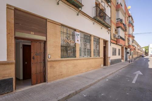 Justino Triana Center by Valcambre