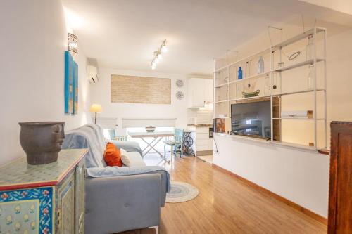 Justino Triana Center by Valcambre