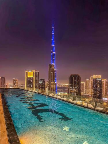 CH Burj Khalifa View Pool 1BR Paramount Escape