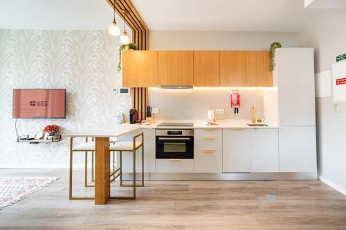 GuestRedy - A Modern Stay in Machico