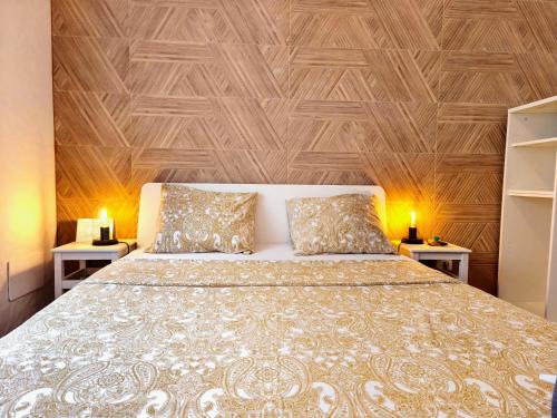 a bedroom with a bed with a wooden ceiling at Areeiro Urban Rooms in Lisbon