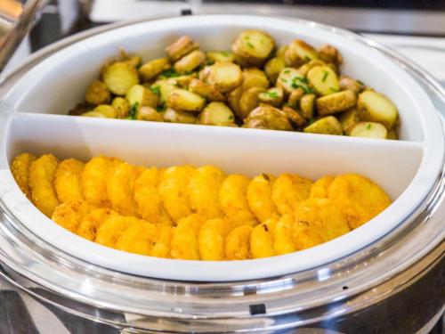 Jídlo v hotelu nebo okolí