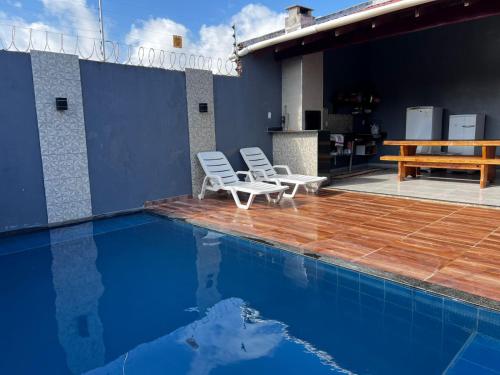 Swimmingpoolen hos eller tæt på Casa de Férias com Piscina