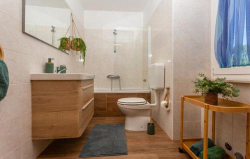 Ένα μπάνιο στο Villa Anni with pool island Krk by Villas Guide