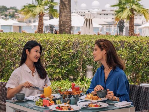 الطعام في المنتجعات أو بالجوار