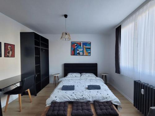 Postel nebo postele na pokoji v ubytování Central Studio Apartment