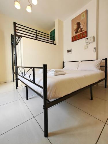 a bedroom with a bunk bed in a room at Corner view 2 in Marsaskala