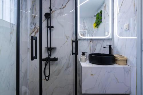 Noir Luxury 1 bedroom Atelier
