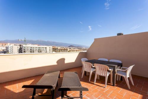 Home2Book Modern Retreat with Pool & Terrace
