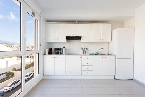 Home2Book Modern Retreat with Pool & Terrace