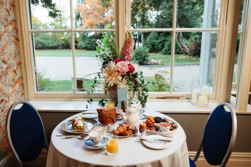 Jídlo v hotelu nebo okolí