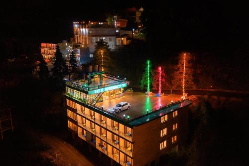Πισίνα στο ή κοντά στο Hotel The HSR, Mussoorie #Scenic Mountain View #Premium Rooms #Cafe