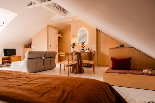 The Downtown Terrace - Fabulous Views, Romantic Penthouse, 6th-floor no lift