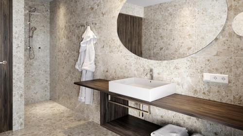 Ένα μπάνιο στο Suitehouse, Premium Apartments, Pools & Spa in Dolomites - by Familiaris