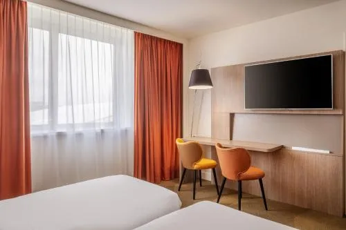 Novotel Lyon Centre-Confluence Bord de Saone photo 16