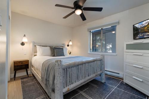 2BR Aspen Condo Close to Gondola Heated Pool photo 2