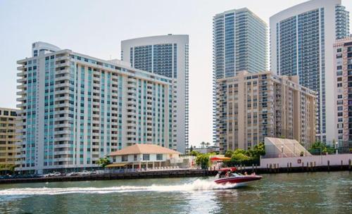 Gallery image of Ocean Dream in Hallandale Beach